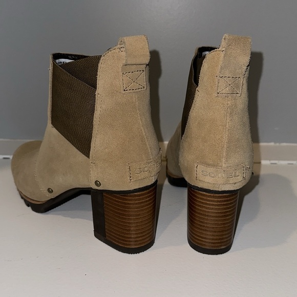 Sorel Chelsea Women’s Boots. NWOT. Size 7 - Picture 2 of 4